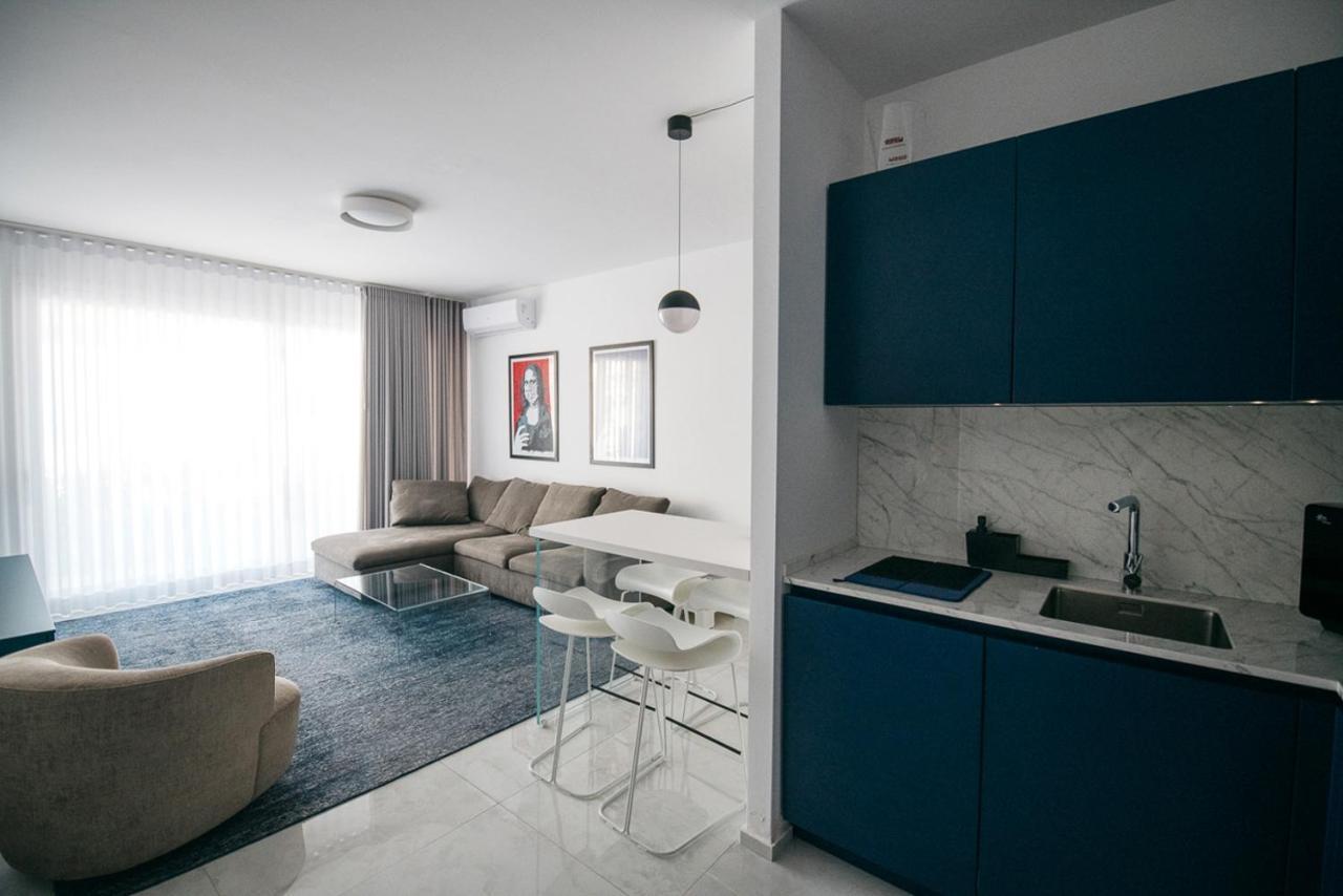 Art By Holidays Apartment *